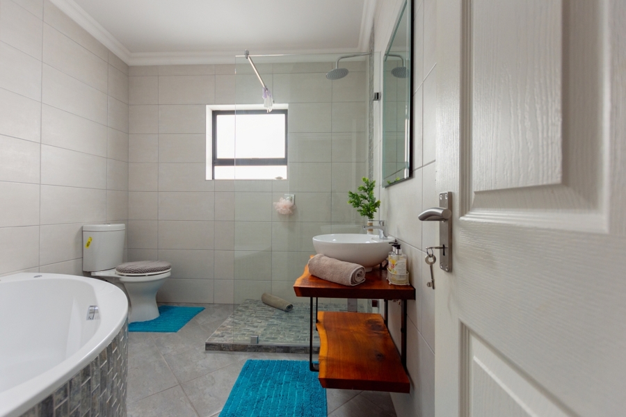 3 Bedroom Property for Sale in Britannia Bay Western Cape